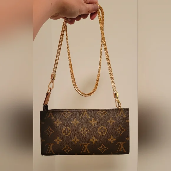 100% Authentic Louis Vuitton Pouch - Picture 3 of 10